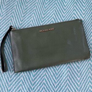Michael Kors Green Leather Wristlet Pouch Bag Clutch Pebbled Purse Wallet Strap